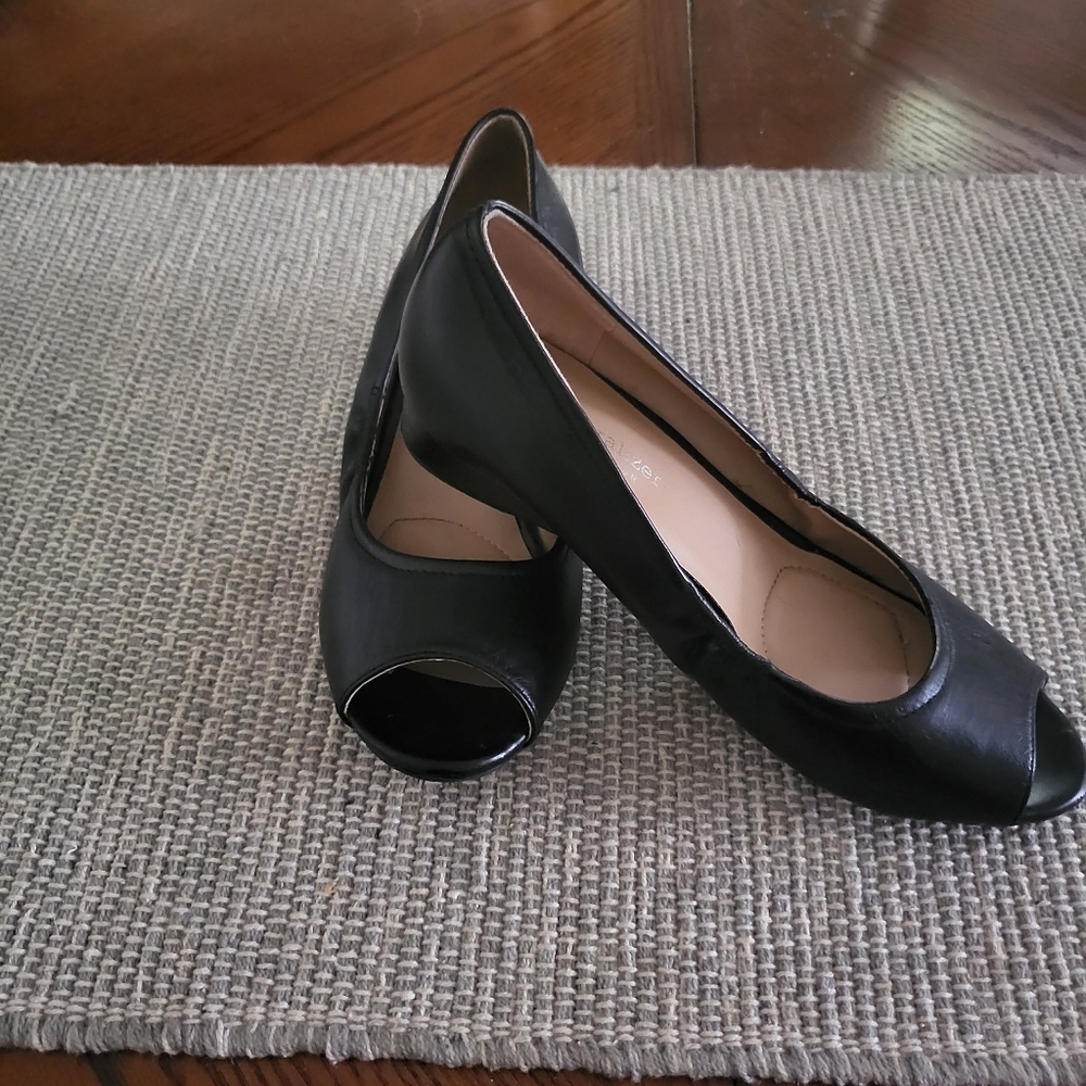 Shoes - Picture 4 of 4